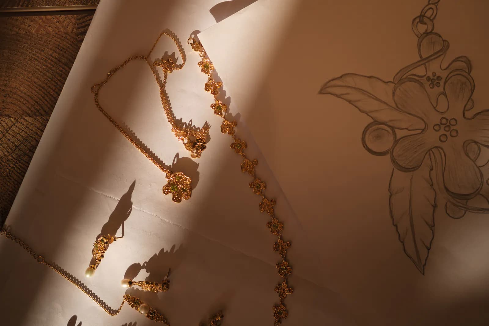 Untaian Flower Chain Necklace