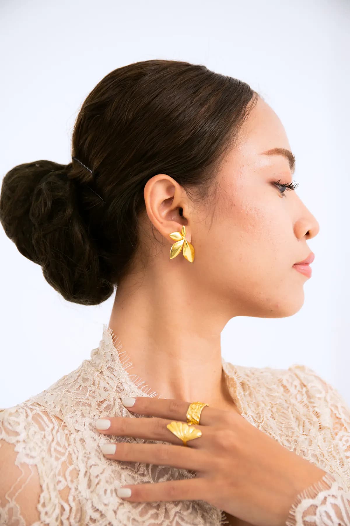 Model in a lace kebaya with a KILAU gold leaf earring and ring